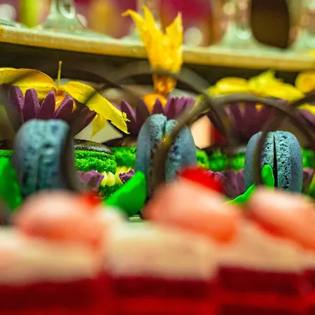 Senza The & Готель