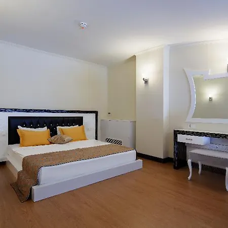 Senza The & Готель Аланія